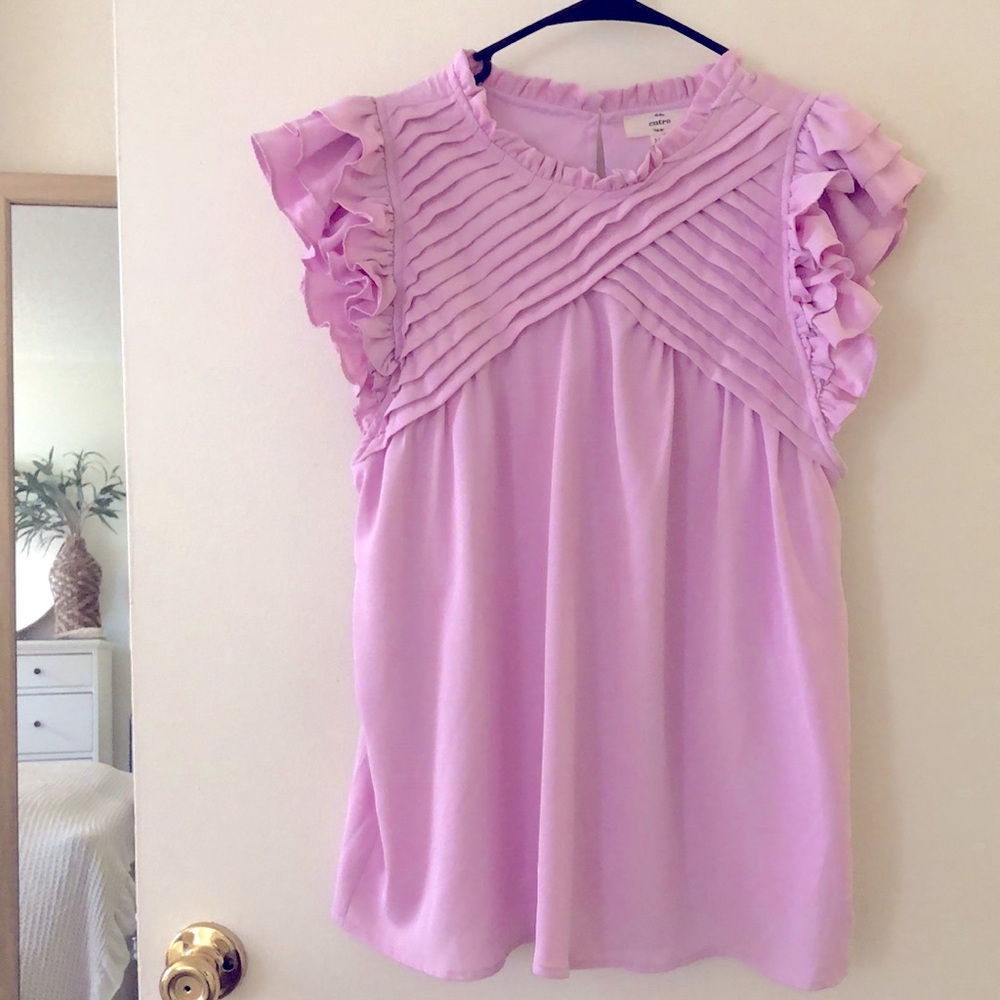 NWT! Women’s blouse by Entro, color is lavender, size M